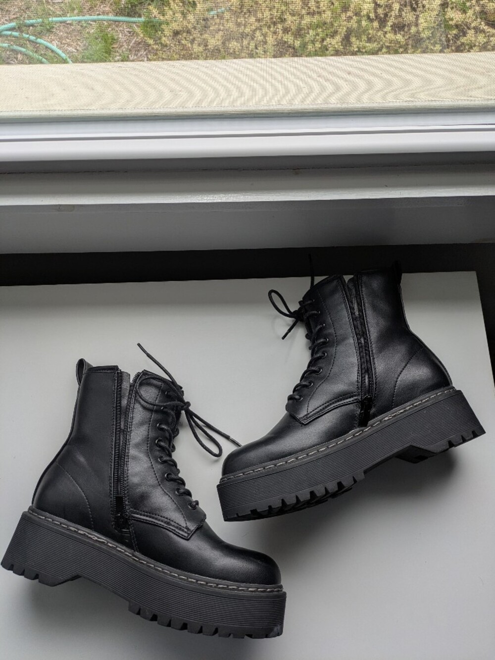 Steve Madden Bettyy Black Platform Combat Boots 8 Vegan Leather - Picture 6 of 12